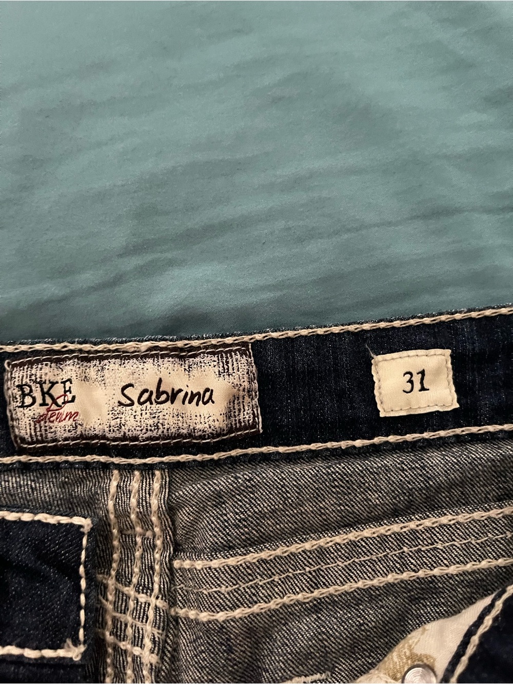 BKE Sabrina Women’s Dark Wash Denim Short - Picture 2 of 4